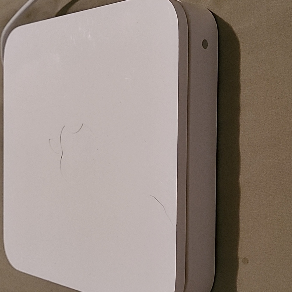 Apple "Time Capsule" Router & Charger - Picture 2 of 4
